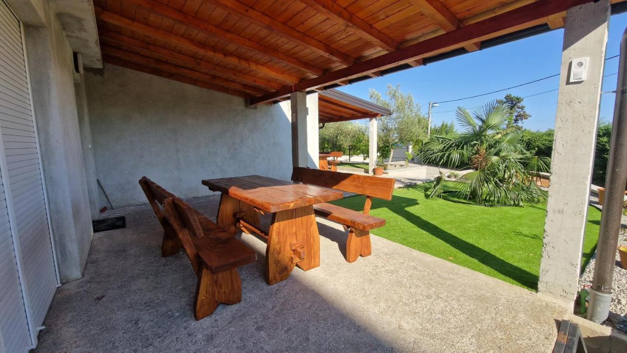 Apartments In Rijeka, Free Parking And Large Terrace, 15Min Drive From The Beach Exterior photo